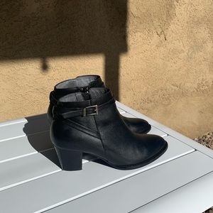Vionic black leather booties 5